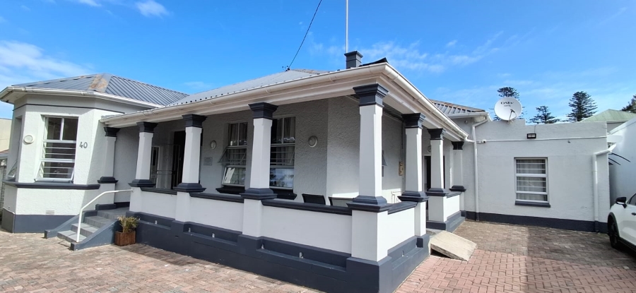 8 Bedroom Property for Sale in Southernwood Eastern Cape